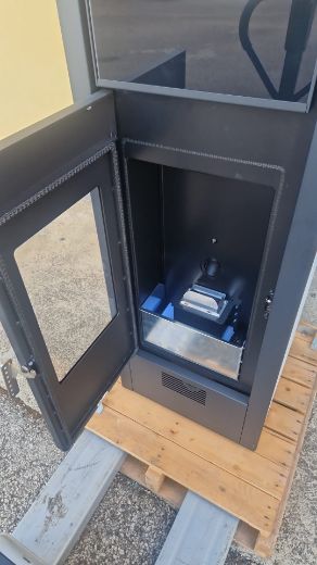 Immagine di Stufa Pellet VENTILATO  Canalizzabile Con Forno 8,5 Kw Eva Calor Biscotto CON AMMACCATURA PER TRASPORTO